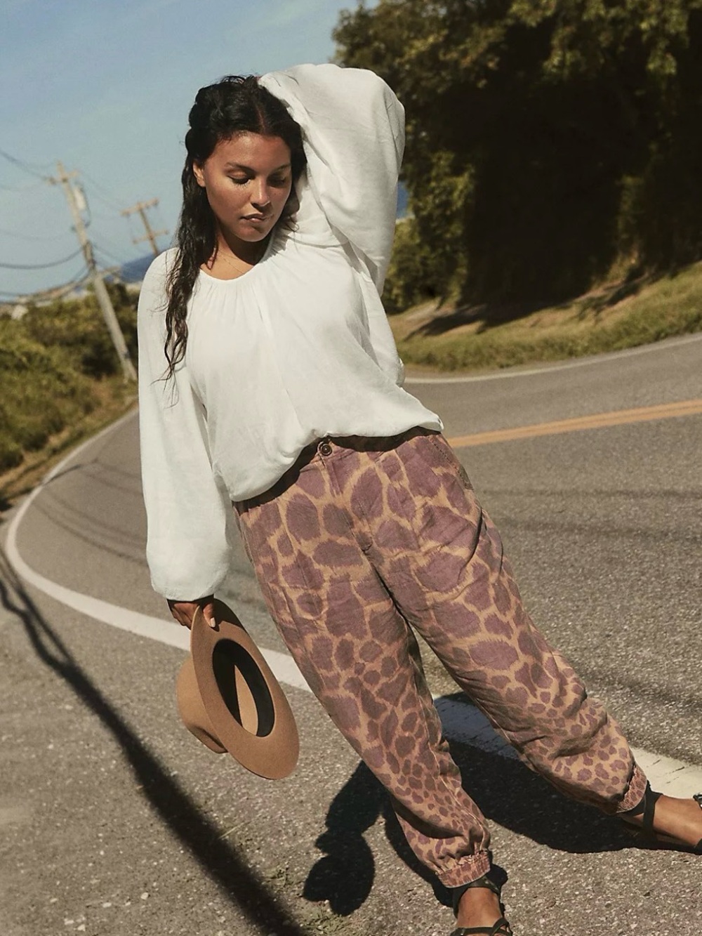 Anthropologie Tamarind Trousers Linen Giraffe Print Joggers Pants Size 8 - Picture 1 of 13